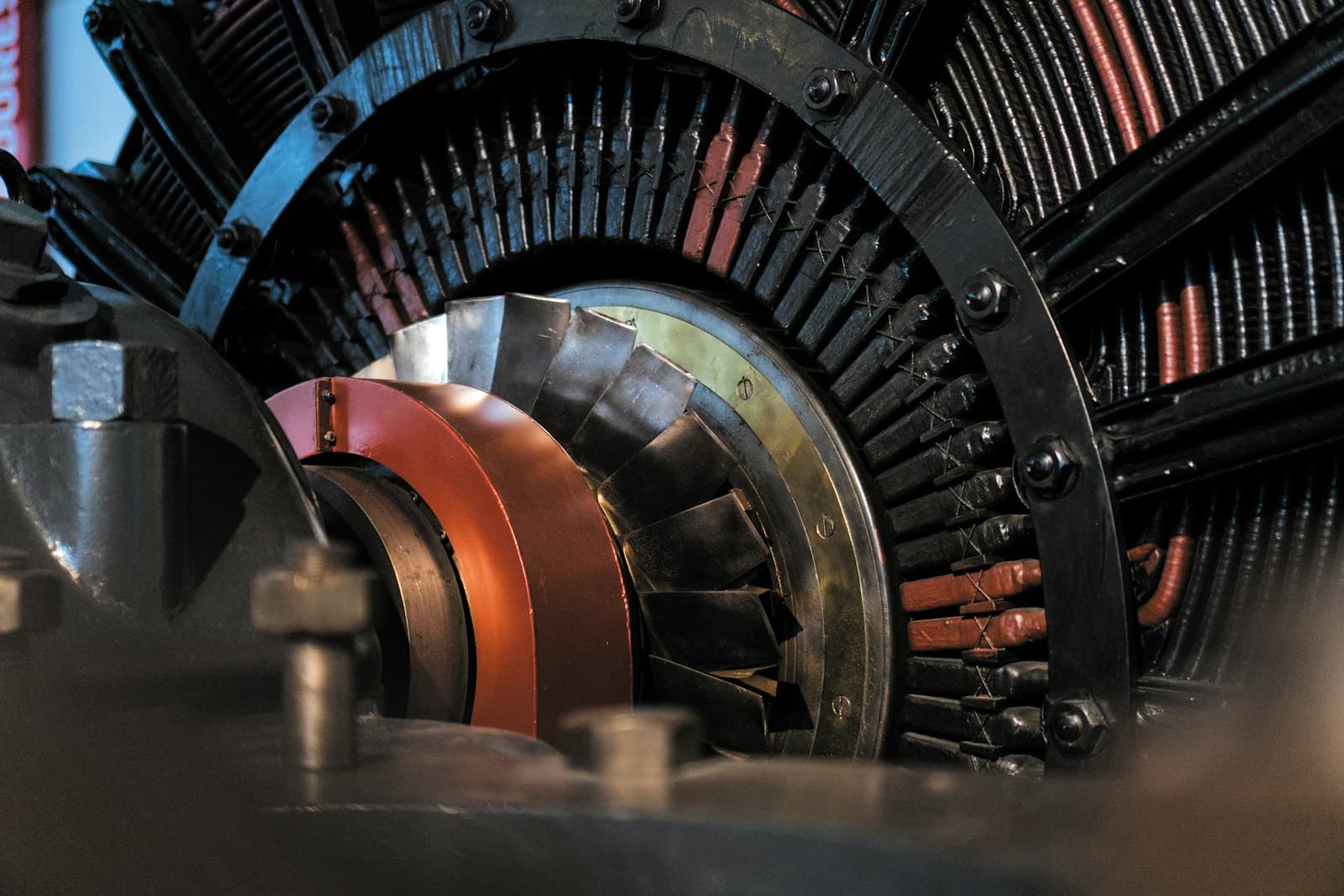 VFD cabinet พร้อม industrial motor controls ในโรงงาน